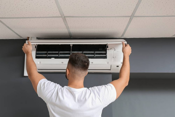 8 REASONS WHY THE INSIDE OF THE AIR CONDITIONER FREEZES