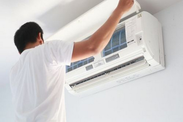 Why is the air conditioner working but not cooling?