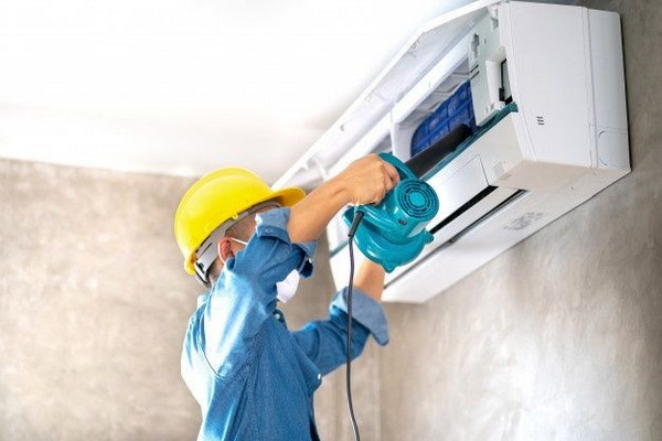 Air conditioning blowing warm air: problems and solutions